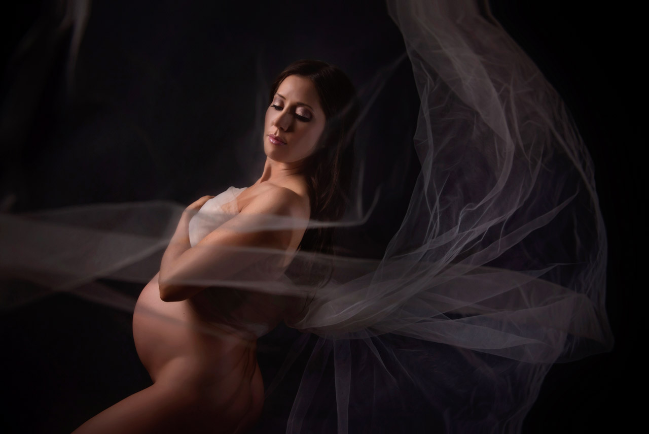 Award winning photographer McLean, Maternity photographer Vienna